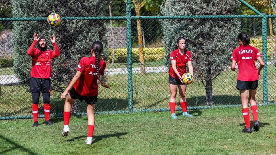 “Geleceğin Yıldız Kızları” projesinde başvuru süreci uzatıldı